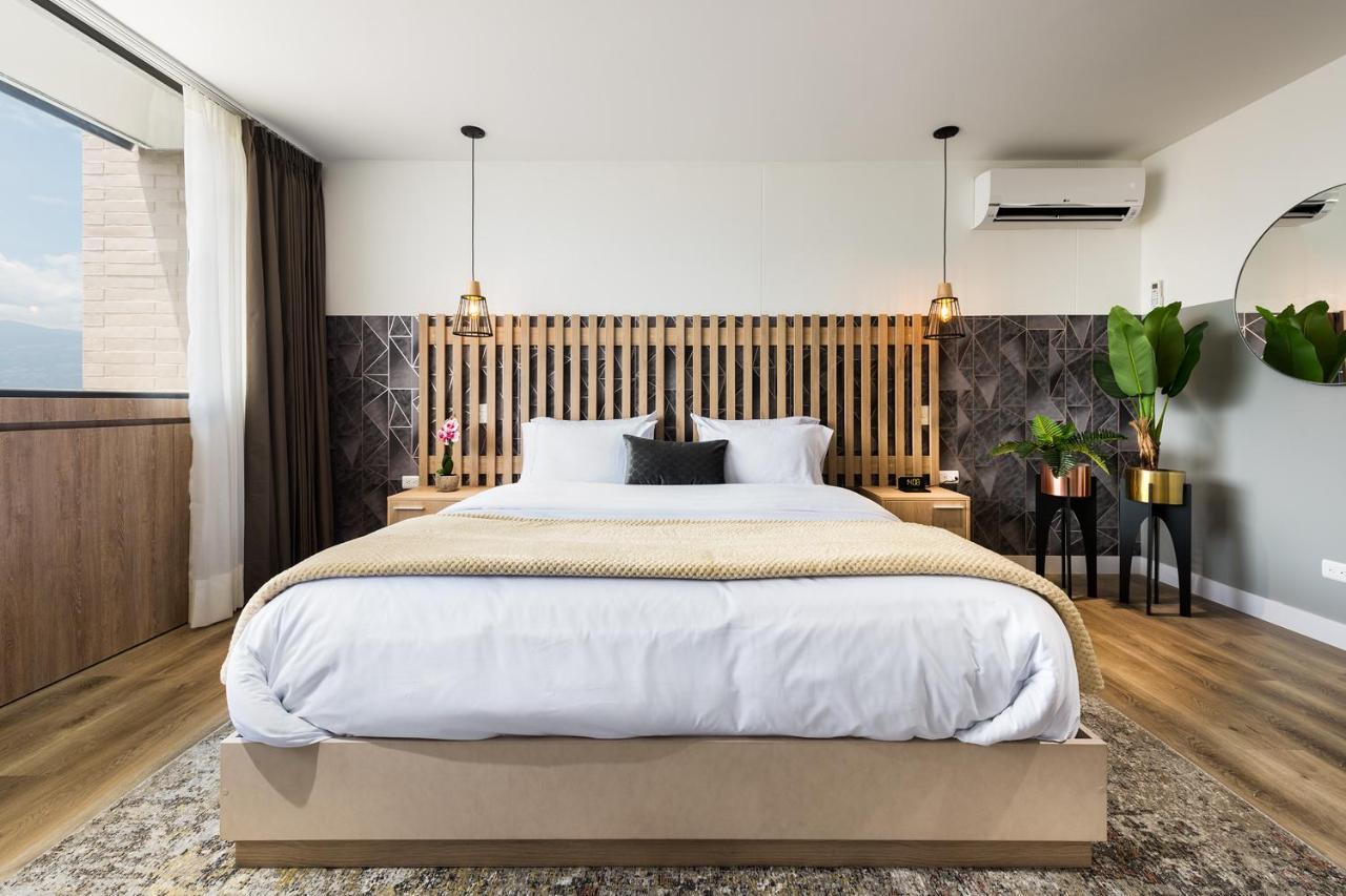 Go Living And Suites - Jalo Rent Medellin Bagian luar foto