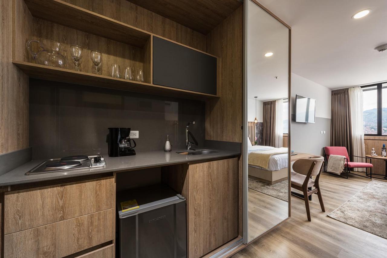 Go Living And Suites - Jalo Rent Medellin Bagian luar foto