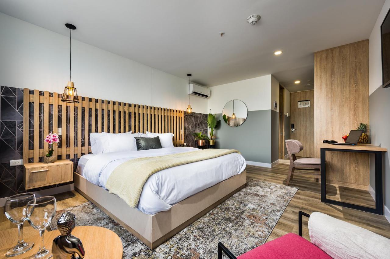 Go Living And Suites - Jalo Rent Medellin Bagian luar foto